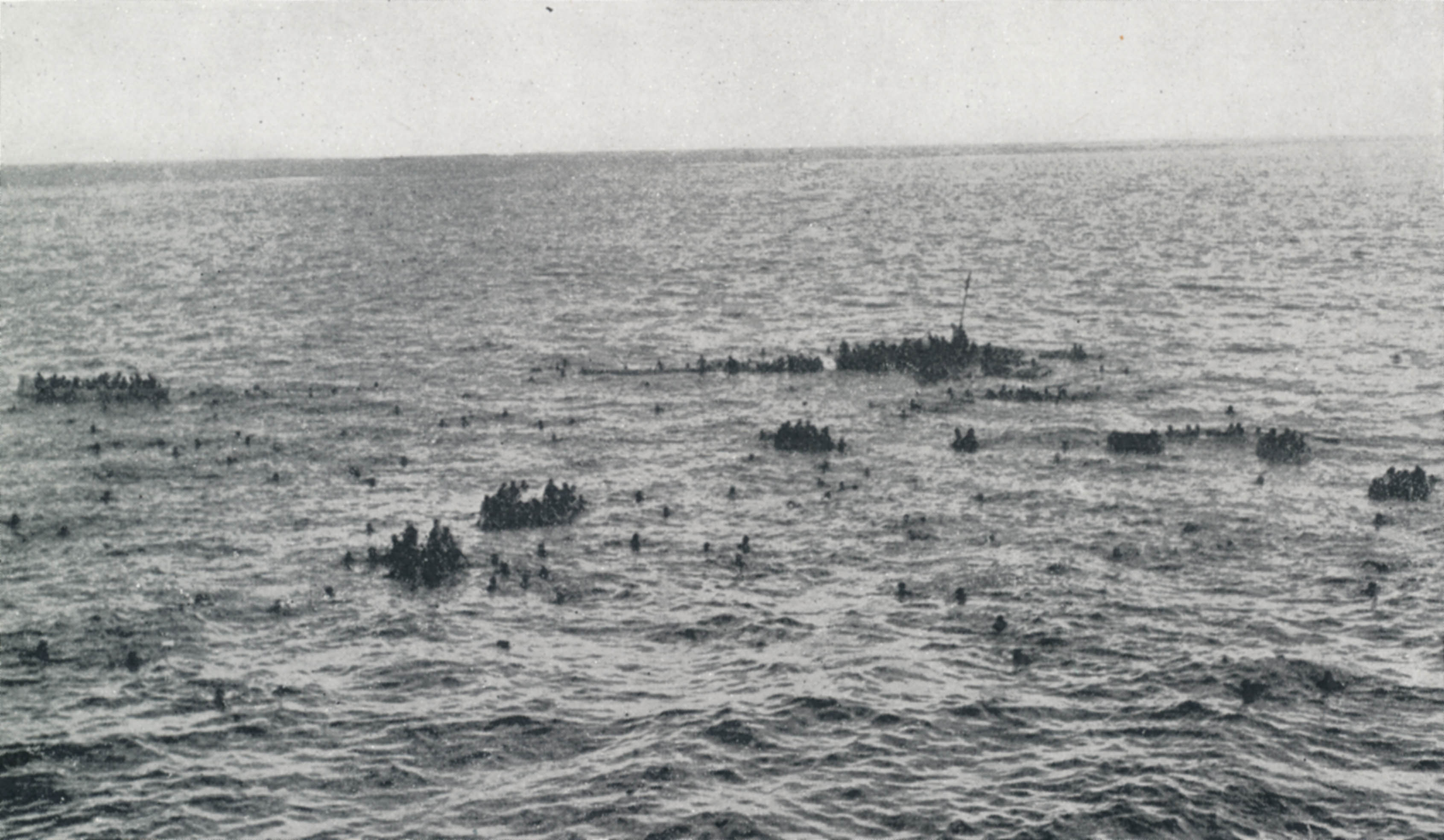 HMS_'Dorsetshire'_survivors_after_sinking_by_Japanese_aircraft_Indian_Ocean